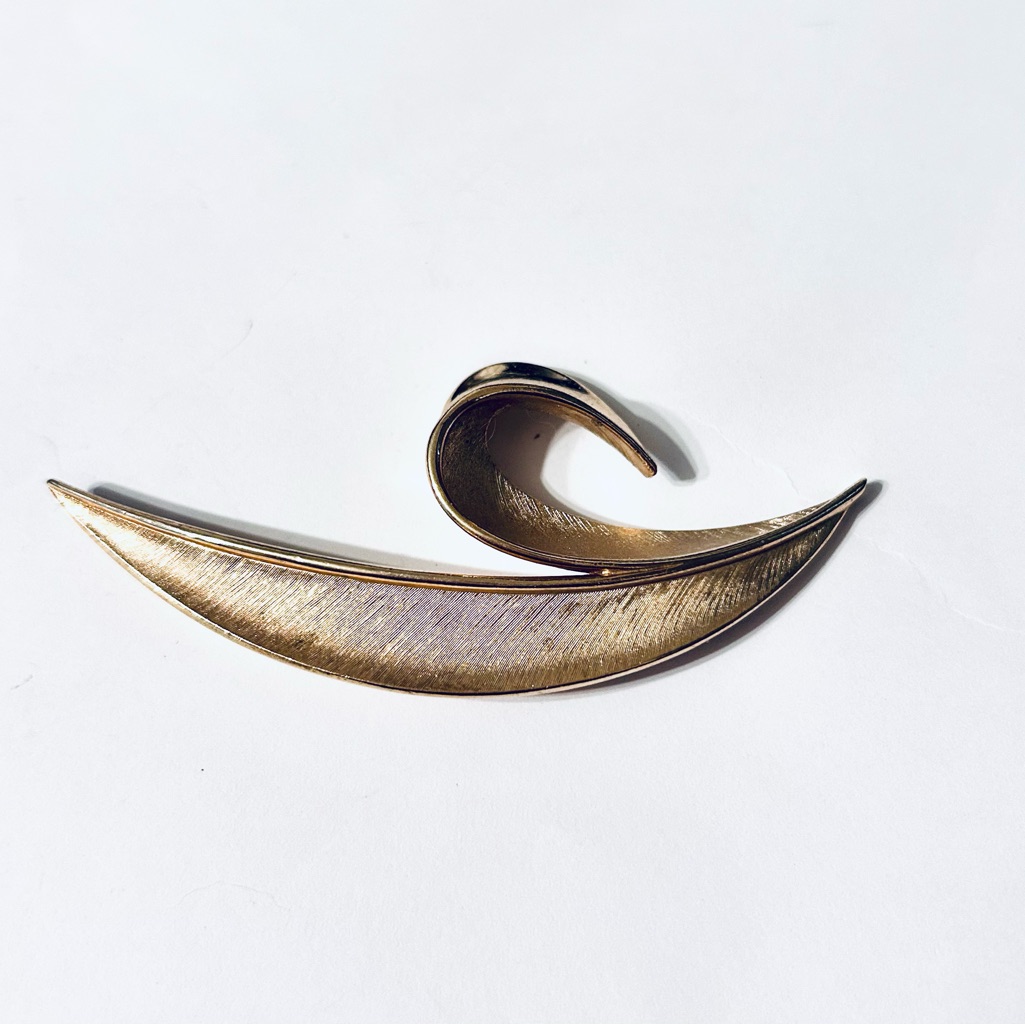 Vintage Trifari Elegant Gold Brooch